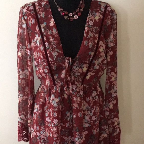 Xhilaration Dresses & Skirts - Maroon Dress with Lace sleeves